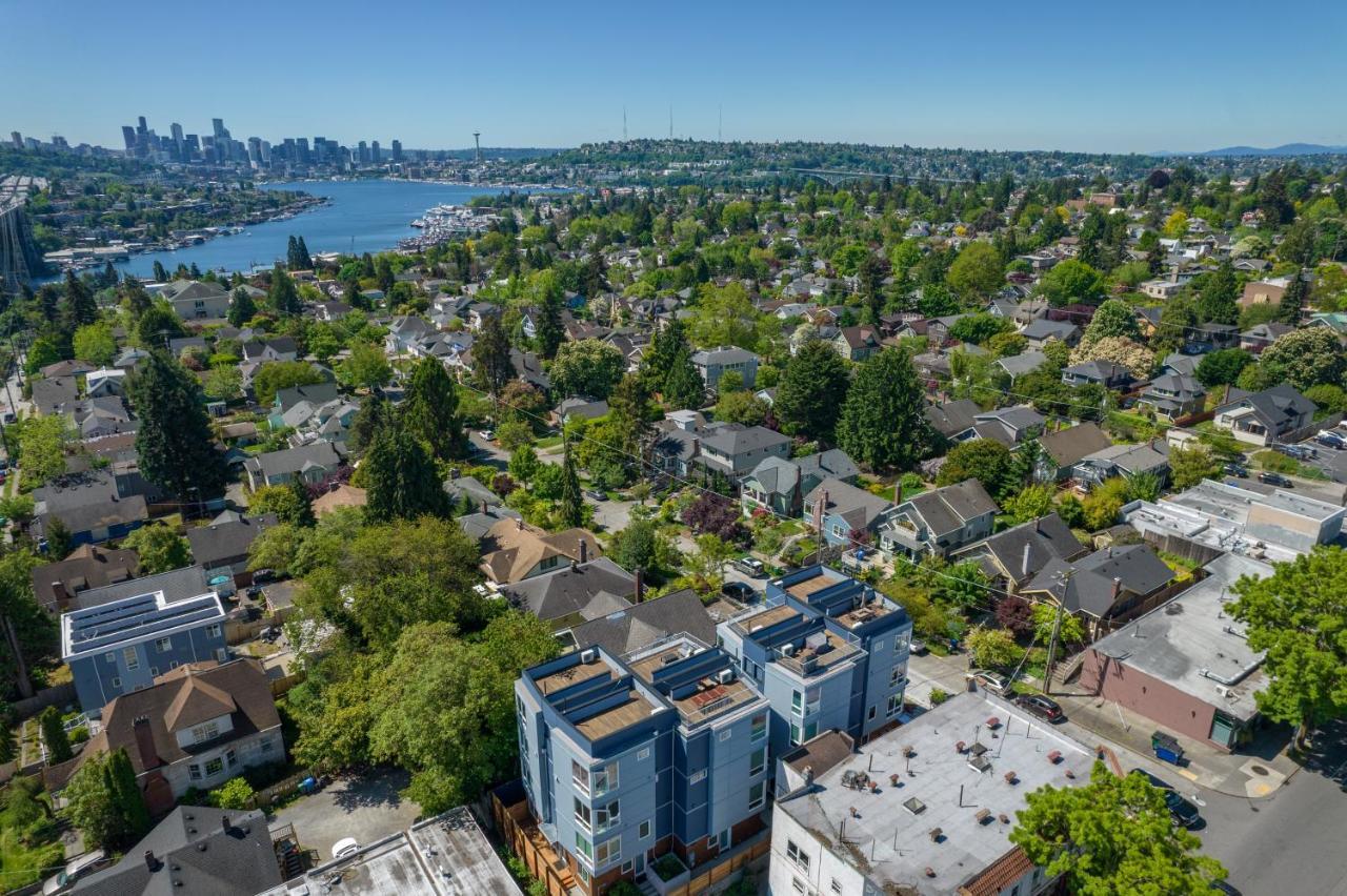 Rooftop Patio With Waterview, Private Garden & Grill 3br 3ba- Modern Cityscape Holiday home Seattle